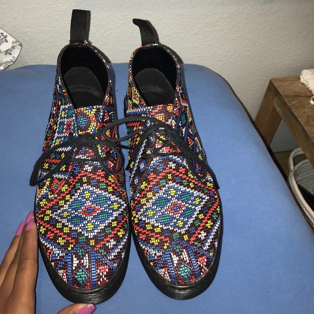 DR MARTENS